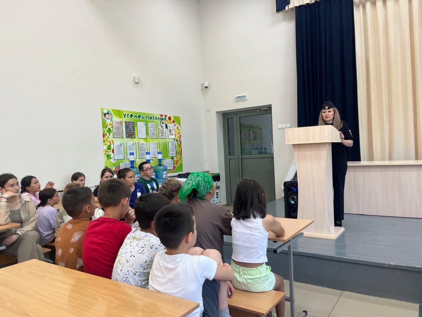 В школу пришла инспектор Госавтоинспекции