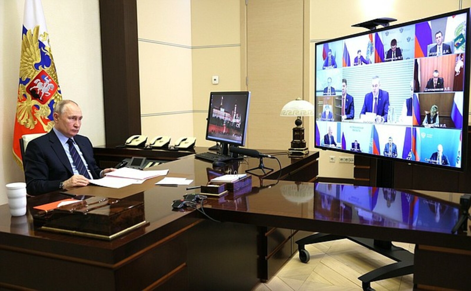 Владимир Путин в режиме видеоконференции провёл заседание Совета при Президенте по развитию местного самоуправления.