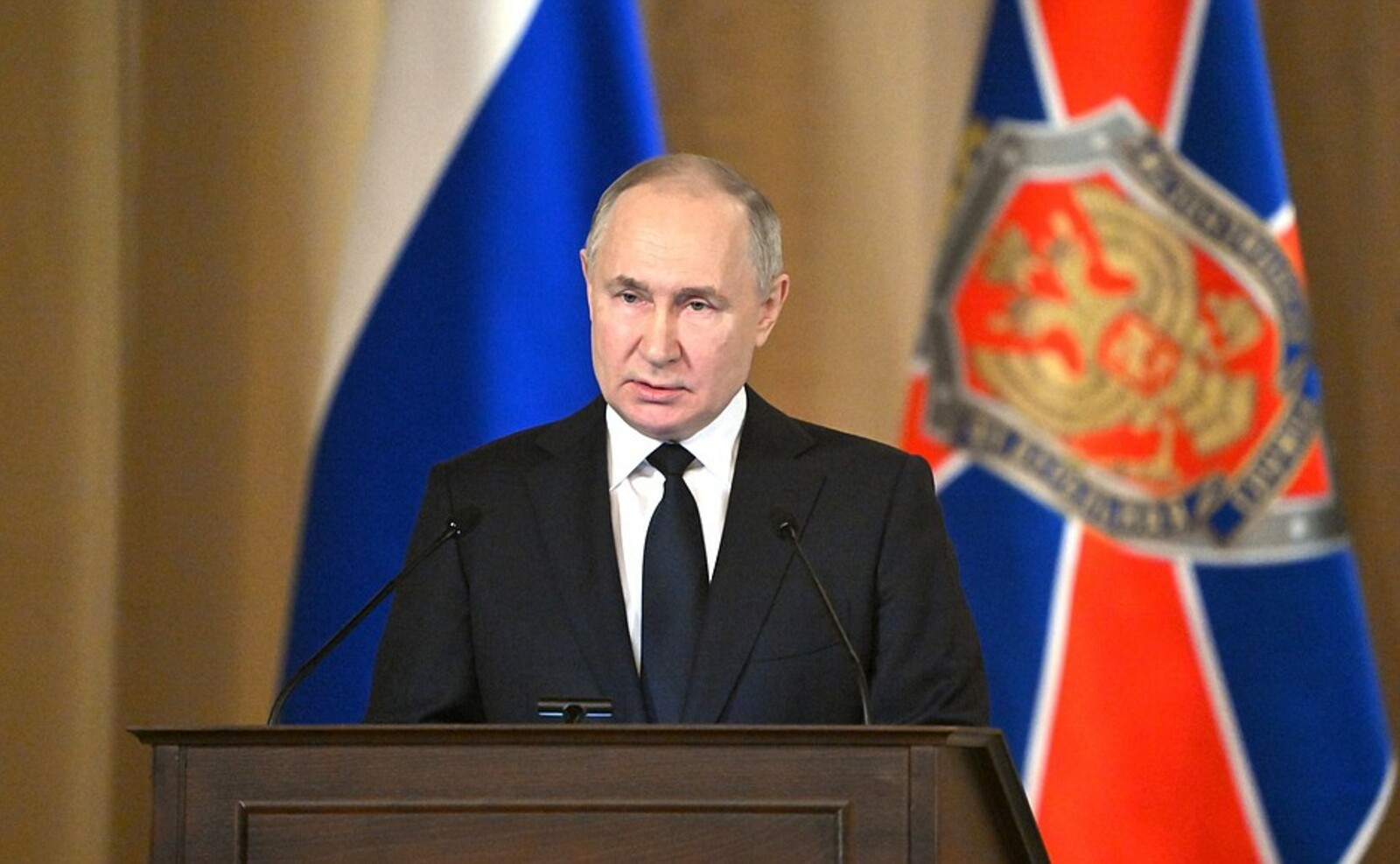 Путин призвал ФСБ усилить антитеррористическую работу по всем направлениям