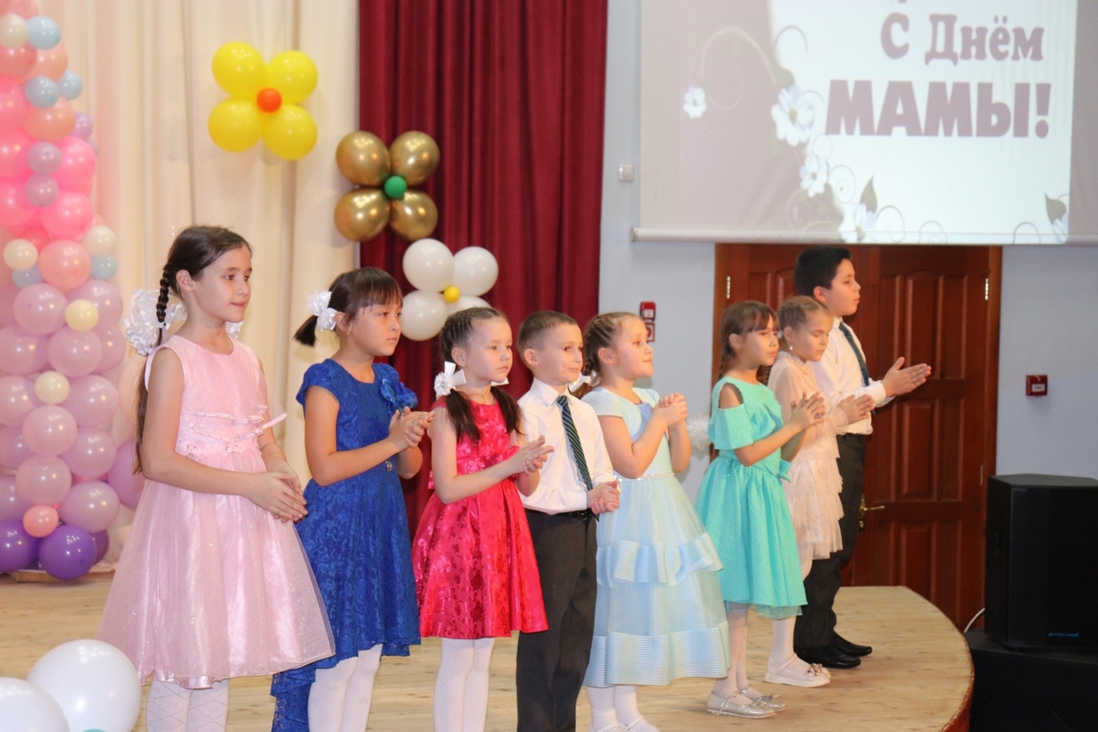 Воспитанники татышлинского ЦДТ показали  праздничный концерт ко Дню матери