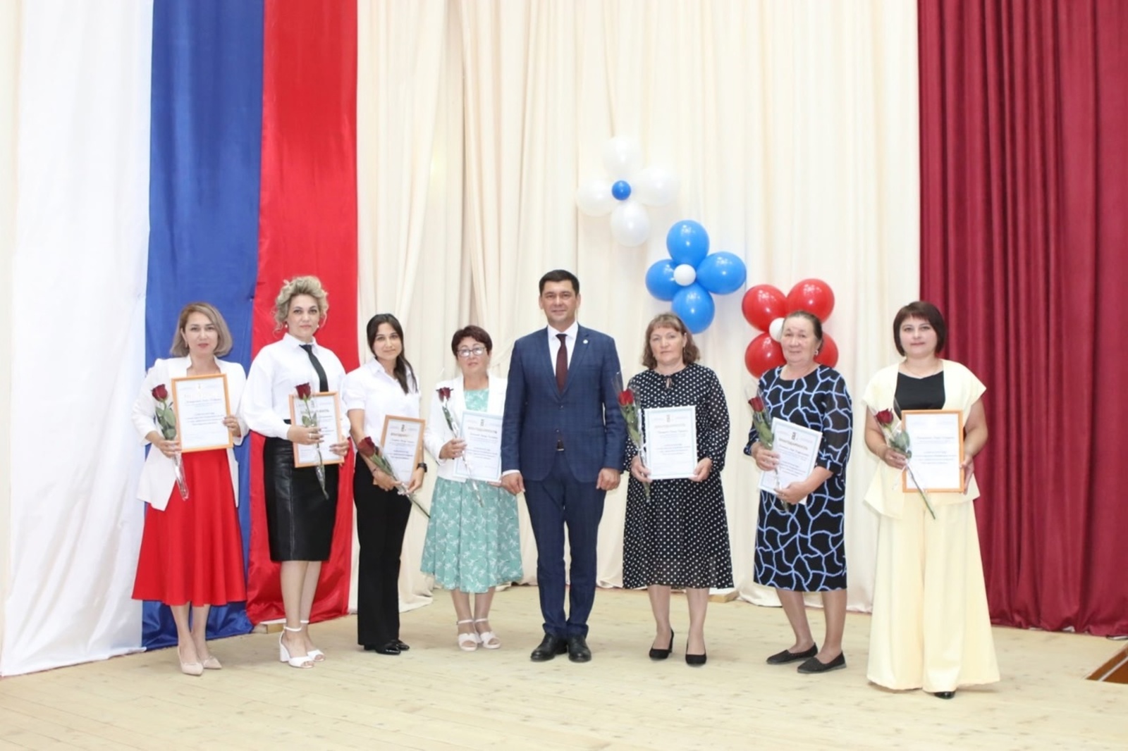 Награды - лучшим социальным работникам