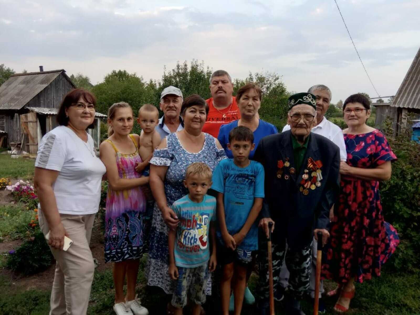 Язсаң – кара, сөйләсәң – сүзең җитмәс