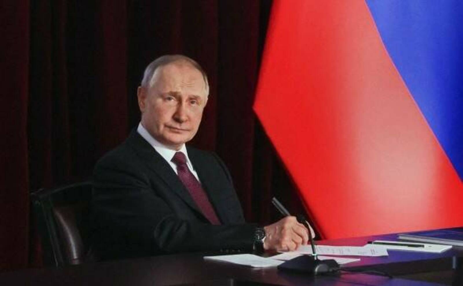 Путин призвал не расслабляться из-за введенных против России санкций