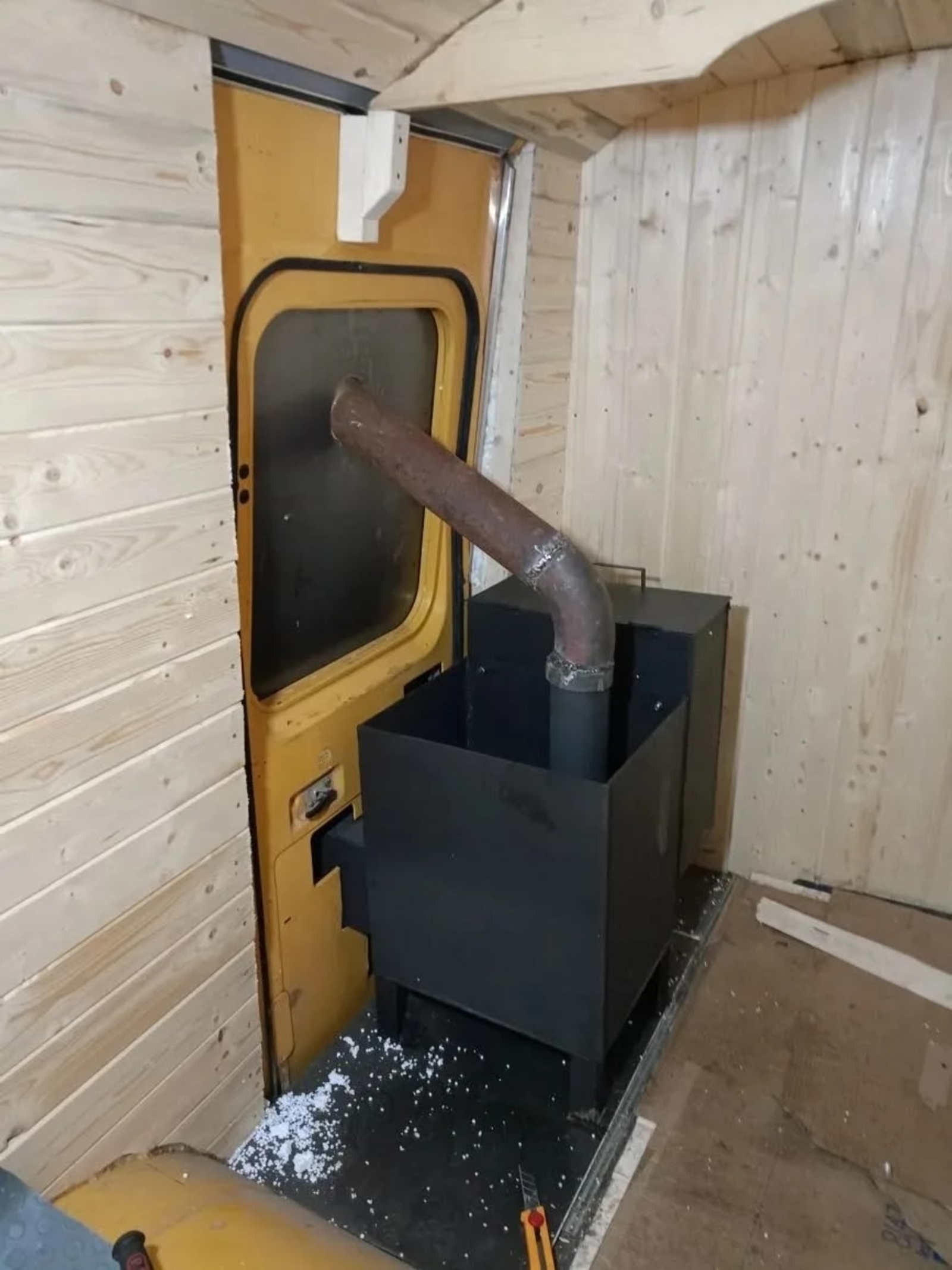 Школьный автобус из Татышлинского района стал мобильной баней для фронта!