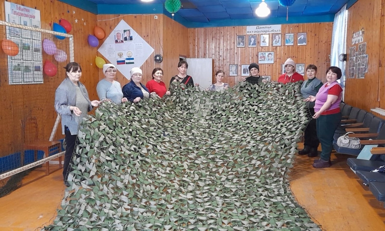 Жители д.Маматаево плетут маскировочные сети