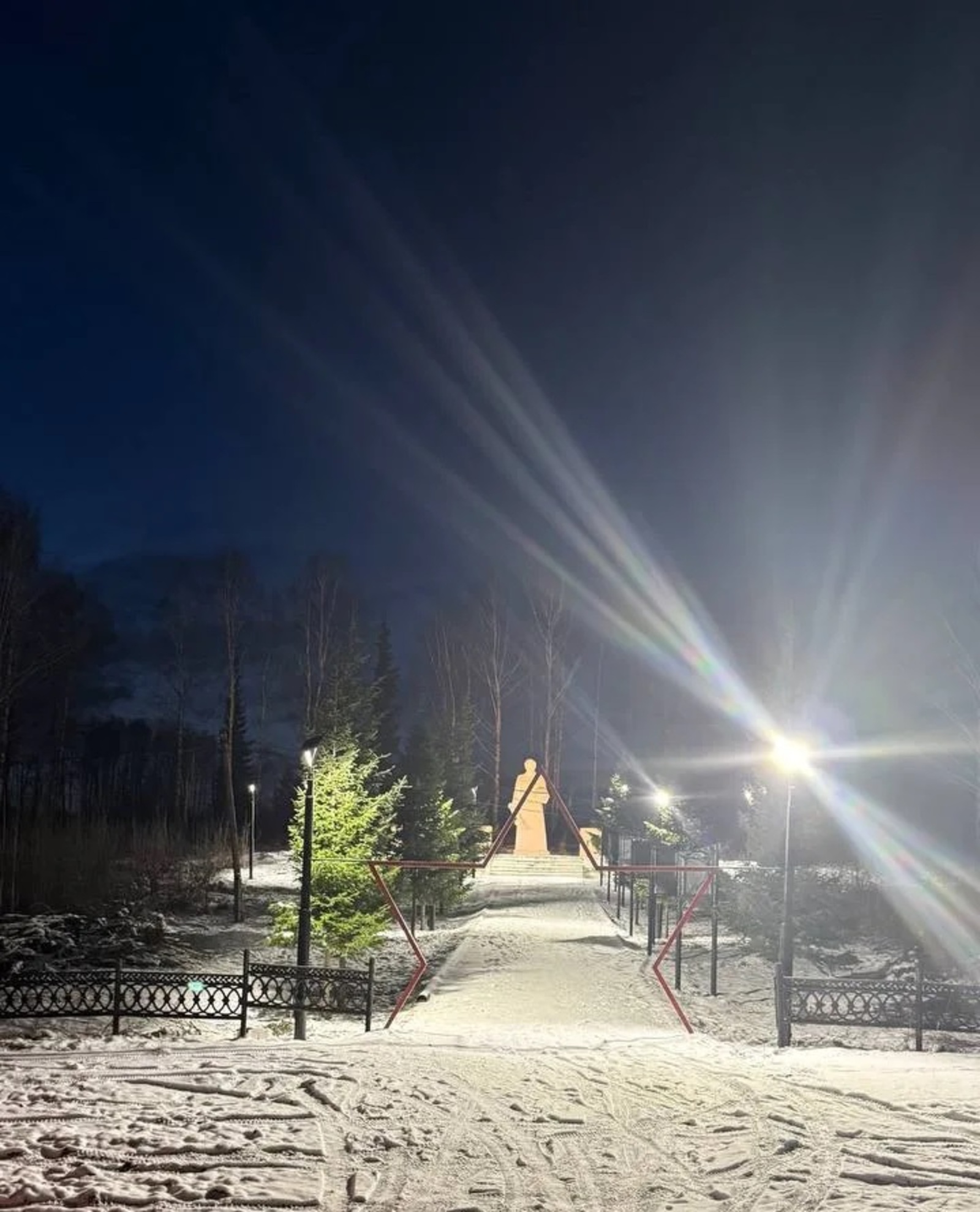 Благоустроен памятник павшим воинам