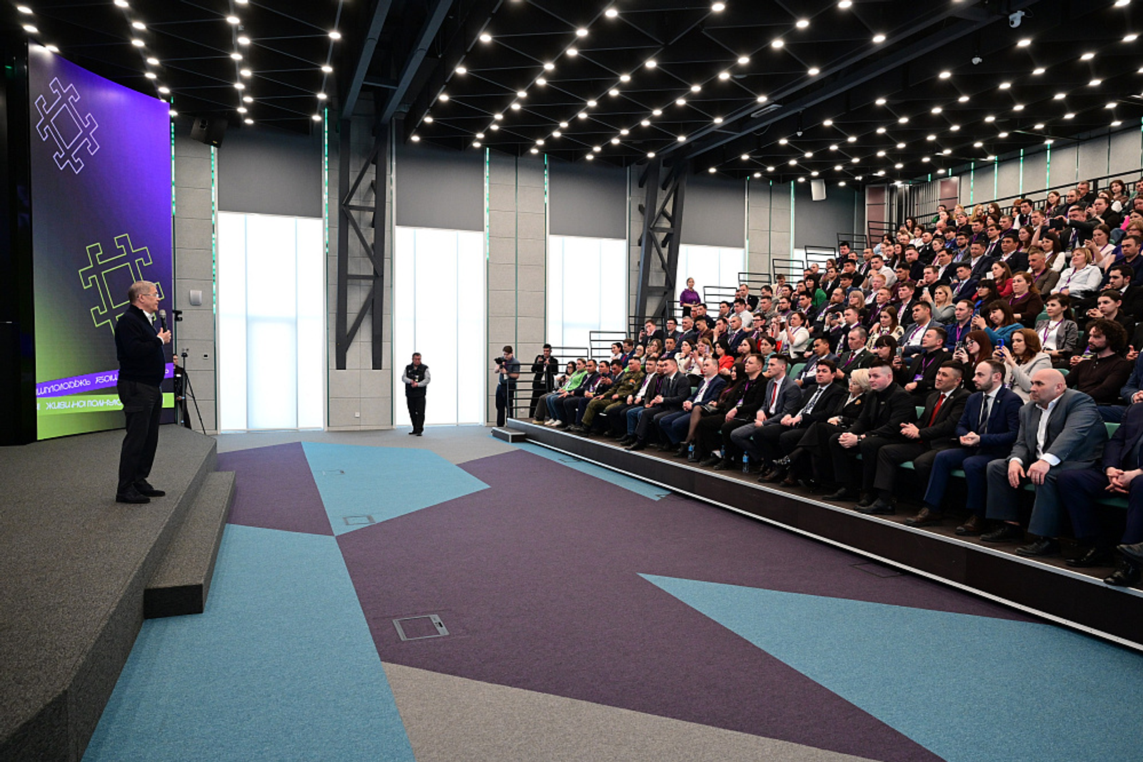 Радий Хабиров принял участие в Форуме молодых депутатов Башкортостана